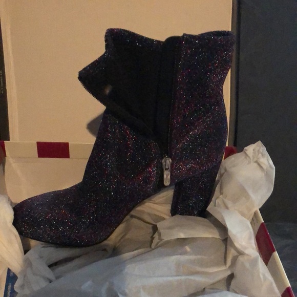 All ankle boots $40 ea size 8.... gold pr 10 - Picture 4 of 10